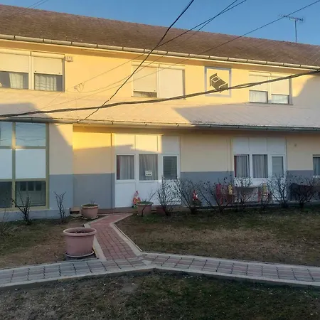 Rozsas Motel *